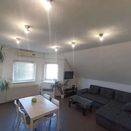 Solid Apartmans شقة